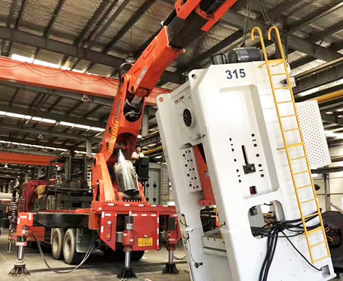 香河县附近随车吊出租，轻松解决运输难题